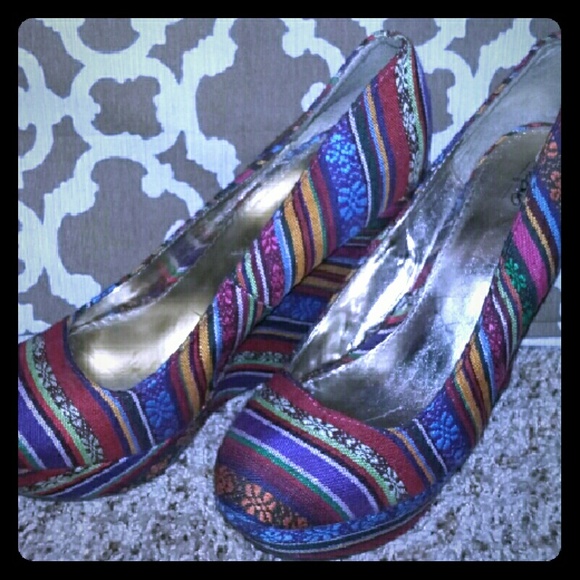 Multicolored Patterned Wedges - image 1