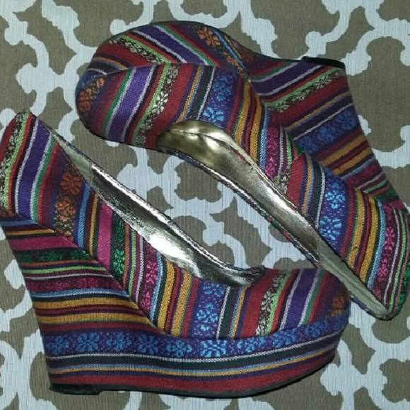 Multicolored Patterned Wedges - image 2