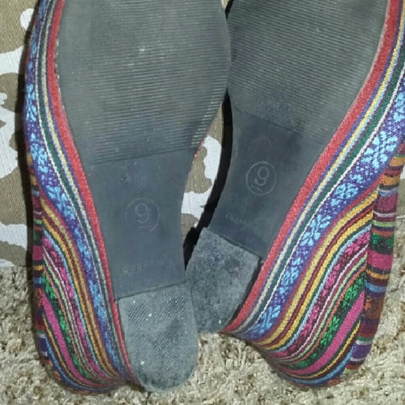 Multicolored Patterned Wedges - image 3