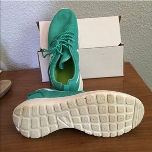 Tiffany blue roshe runs