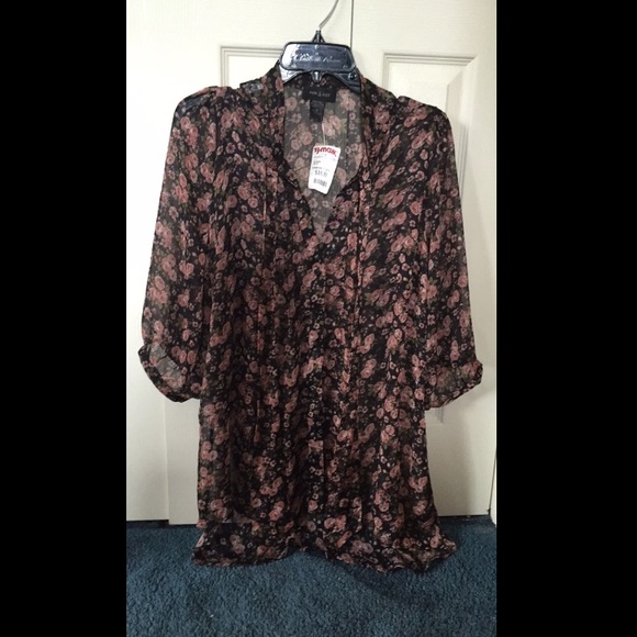 Floral blouse - fits like a large