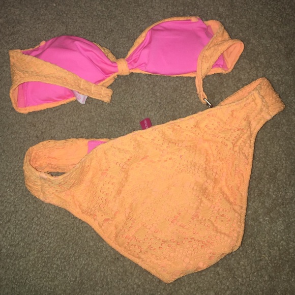 RARE VS swimsuit NWOT 💋☀️ WITH BRA PADS! - Picture 4 of 4