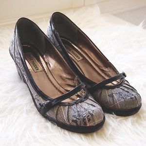 Steve Madden faux leather patterned wedges