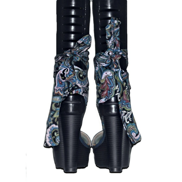 GORGEOUS Paisley Print Ribbon Wrap-tie Wedges! - Picture 2 of 5