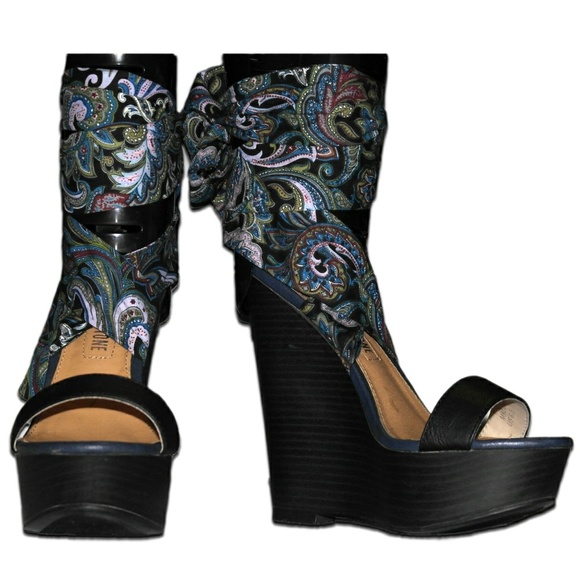 GORGEOUS Paisley Print Ribbon Wrap-tie Wedges! - Picture 3 of 5