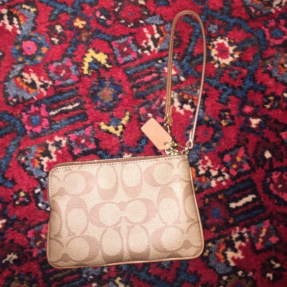 Coach wristlet - Picture 1 of 1