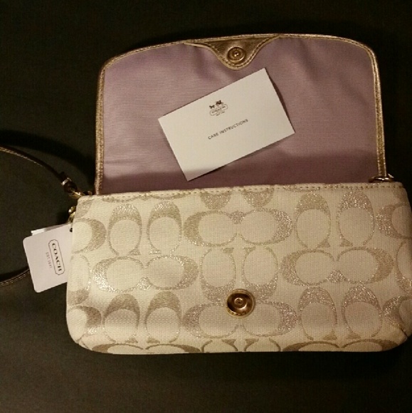 NWT COACH IVORY/GOLD Metallic Wristlet - Picture 2 of 4