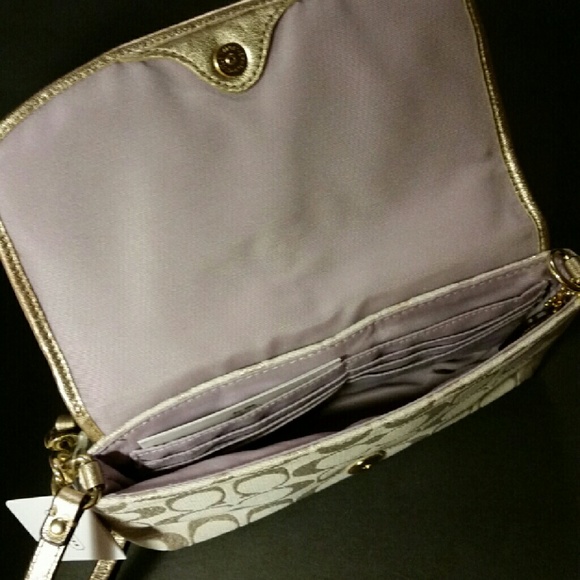 NWT COACH IVORY/GOLD Metallic Wristlet - Picture 4 of 4