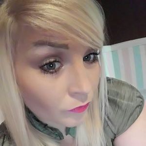 Meet your Posher, Adrienne