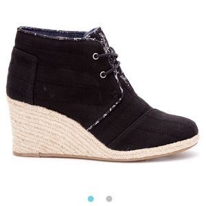 BNIB TOMS Desert Wedge Booties