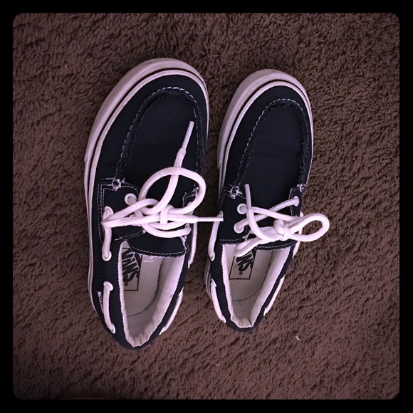 Navy blue canvas shoes!