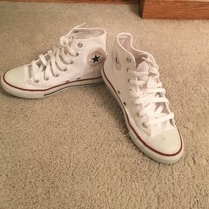 5.5 woman white converse.