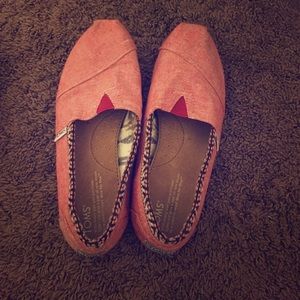 Red printed canvas toms