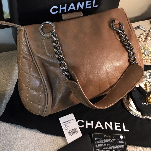 CHANEL⚜Limited Edition Dark Beige Taupe Handbag - Picture 2 of 4