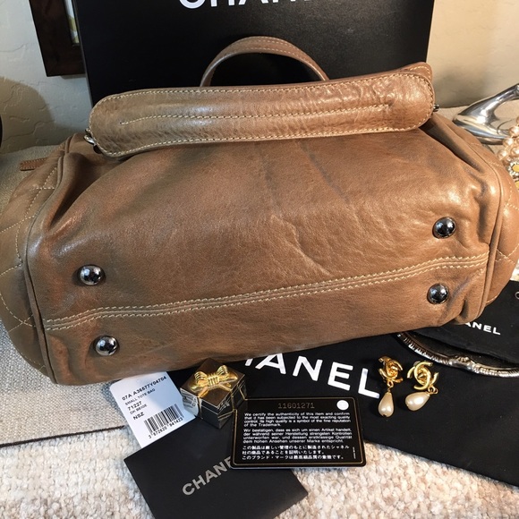 CHANEL⚜Limited Edition Dark Beige Taupe Handbag - Picture 3 of 4