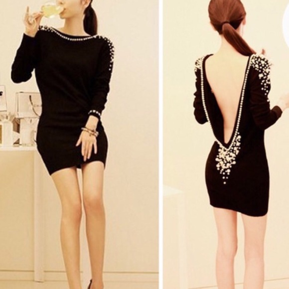 New with tags black dress with open back pearls!👗