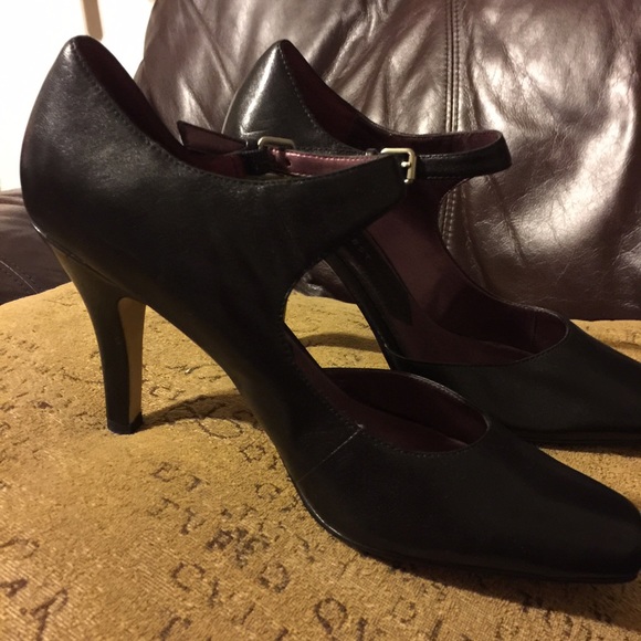 Heels - Picture 2 of 3
