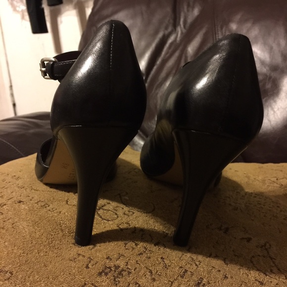 Heels - Picture 3 of 3