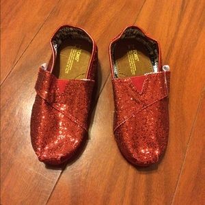 40% off TOMS Glitter Slip-on