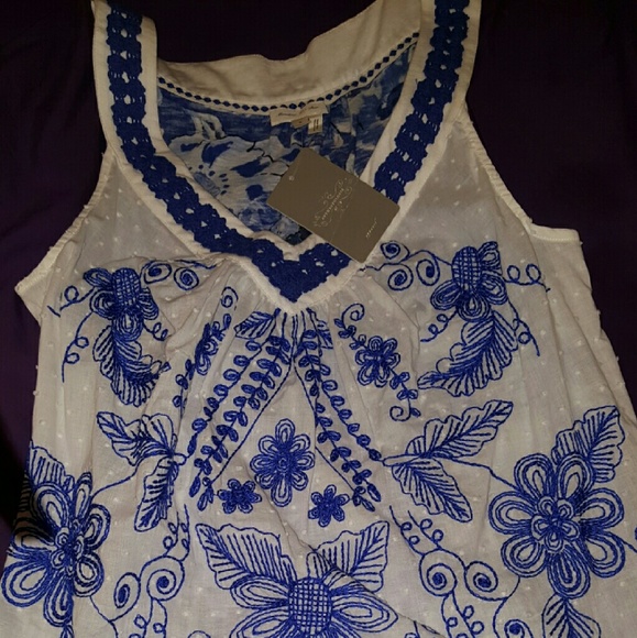 Women's top  V neck, embroidered.
