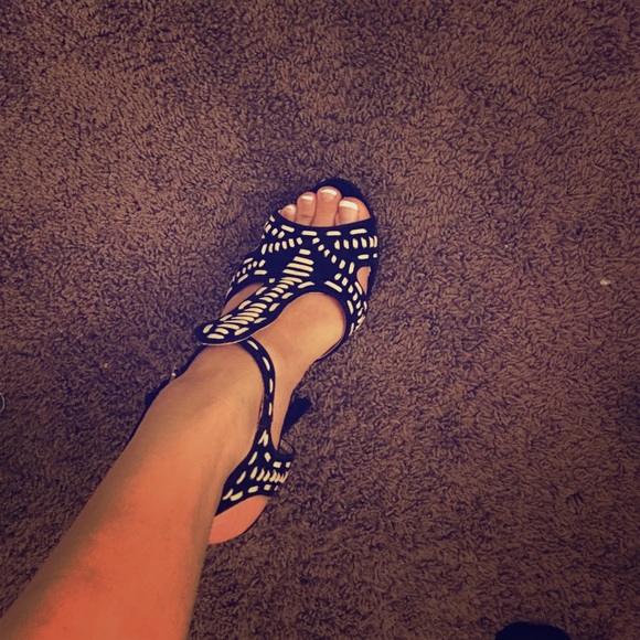 Super cute black open toe heels with design