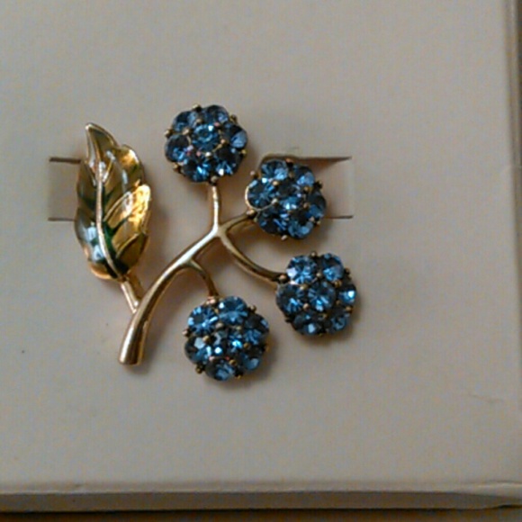 Purple floral brooch