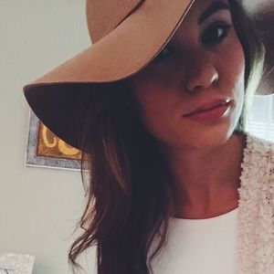 Meet your Posher, Whitney