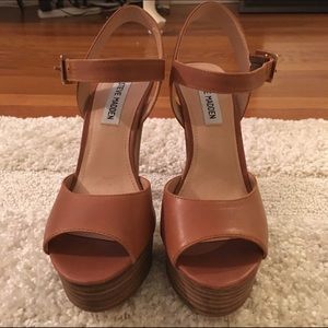 Steve Madden, Size 7.5. Platform Sandals.