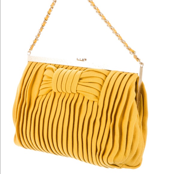 CHANEL Pleated Bow Shoulder Bag - Picture 3 of 4