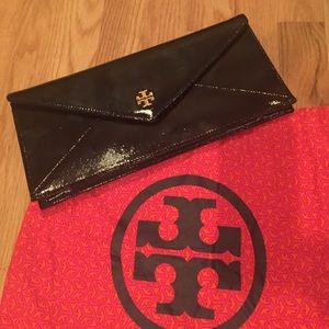 Tory Burch Black Patent Robinson Envelope Clutch