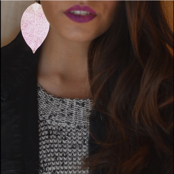 Gold Cut Out Leaf Dangle Earrings - Picture 3 of 3