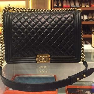 Authetic chanel boy black like new