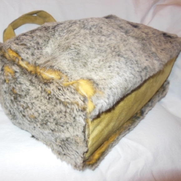 CHANEL Lapin Fur Suede Tote Bag - Picture 3 of 4