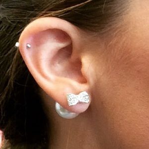 Double sided earring -pearl & gem bow