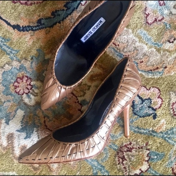 Manolo Blahnik Gold Pumps, Size 6.5 - Picture 1 of 4