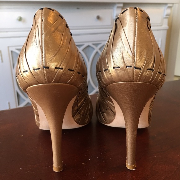 Manolo Blahnik Gold Pumps, Size 6.5 - Picture 3 of 4