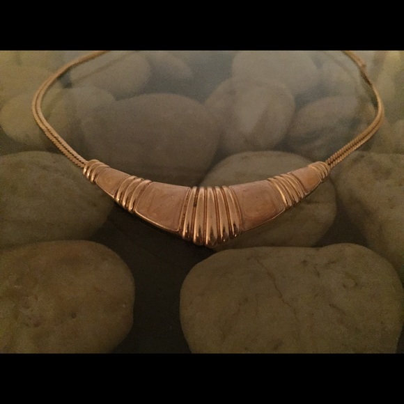 Vintage Chocker Necklace!!