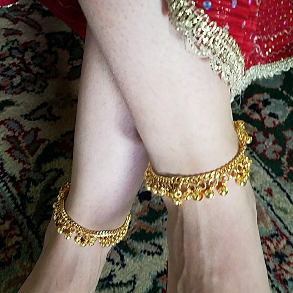 Pair of gold anklets - Picture 2 of 4