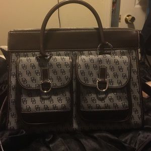 💯 Authentic Dooney & Bourke purse!