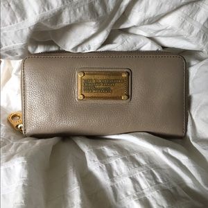 Marc Jacobs nude wallet!