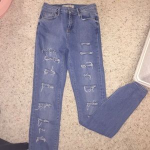 Hi-waisted jeans