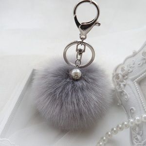 Rabbit faux fur keychain⚪️