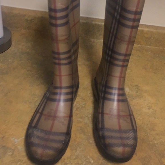 ❌sold❌Burberry boots authentic