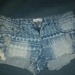 Adorable aztec print Jean shorts