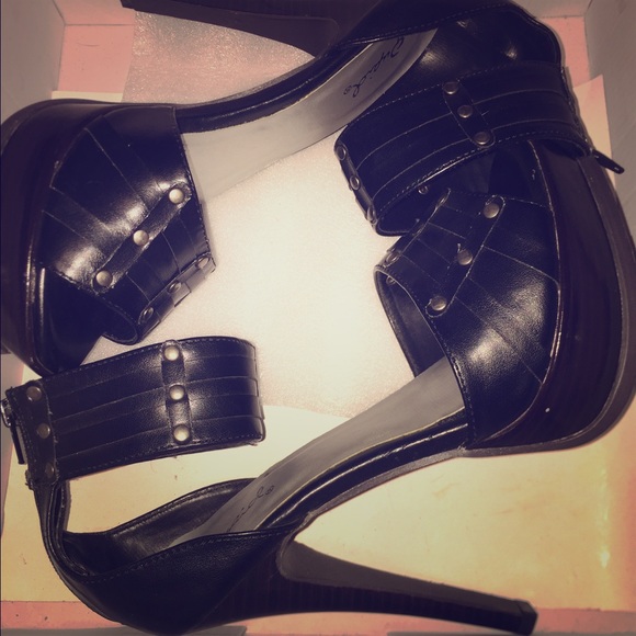 Sexy tall black heels w ankle strap size 7 - Picture 1 of 4