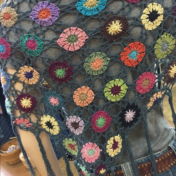 Multi-colored crochet  scarf - Picture 2 of 3