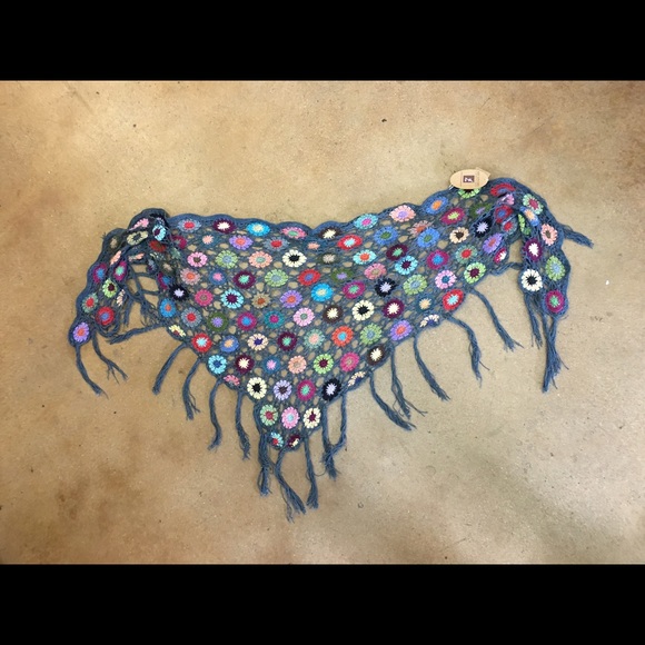 Multi-colored crochet  scarf - Picture 3 of 3