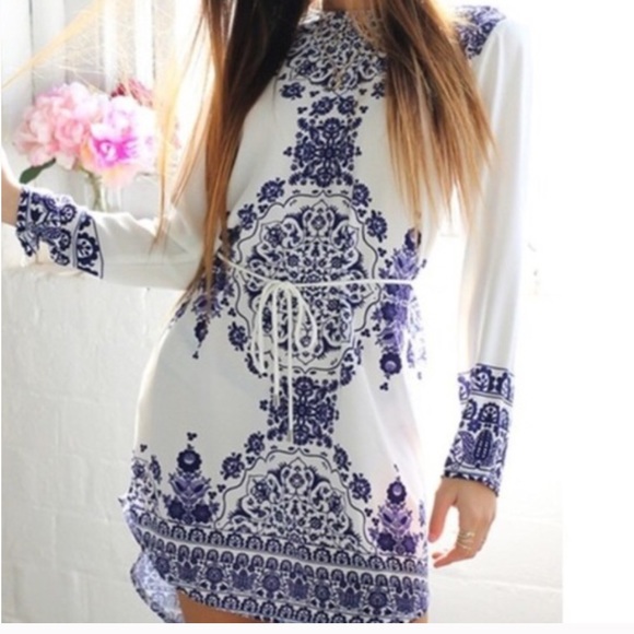 Dresses & Skirts - Vintage Porcelain Style Dress🎀
