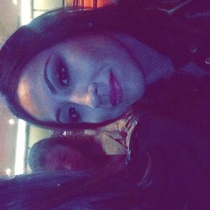 Meet your Posher, Gloria