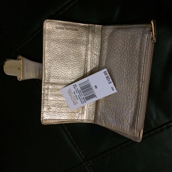 Michael Kors buckled wallet - Picture 3 of 4